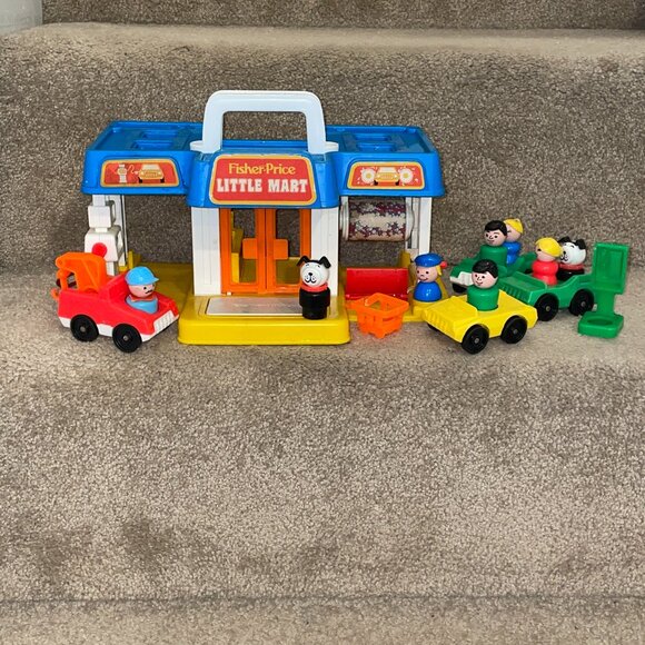 Vintage 1986 FISHER PRICE LITTLE MART Set w/ 8 Figures 4 Vehicles Store #2580 - Picture 2 of 5